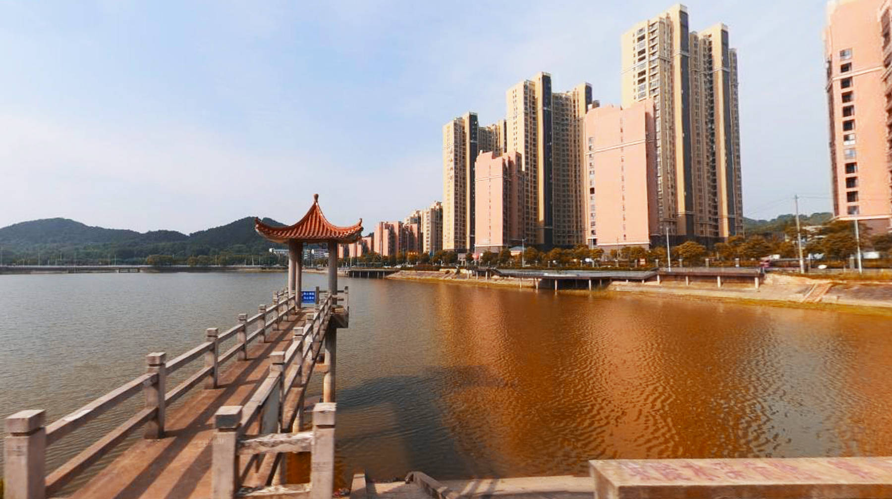 原创武汉江夏青龙山下有座水库建在居民生活区边四季观景的好地方