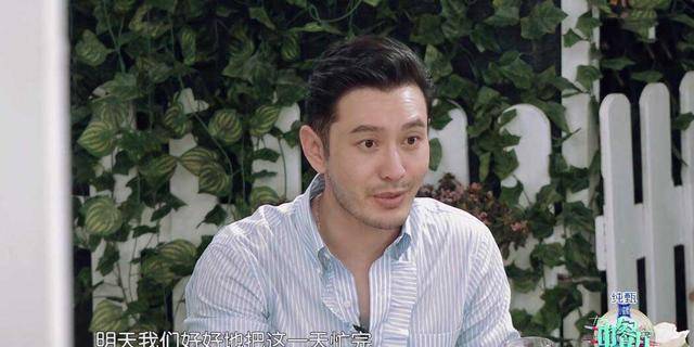 因为|《中餐厅》黄晓明给大家喂西瓜，谁注意到他的手了？