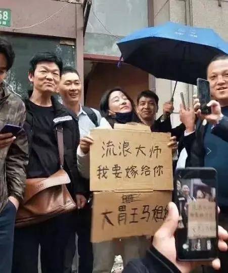 功利|流浪大师的“清醒”，打了多少“迷糊”网红的脸？