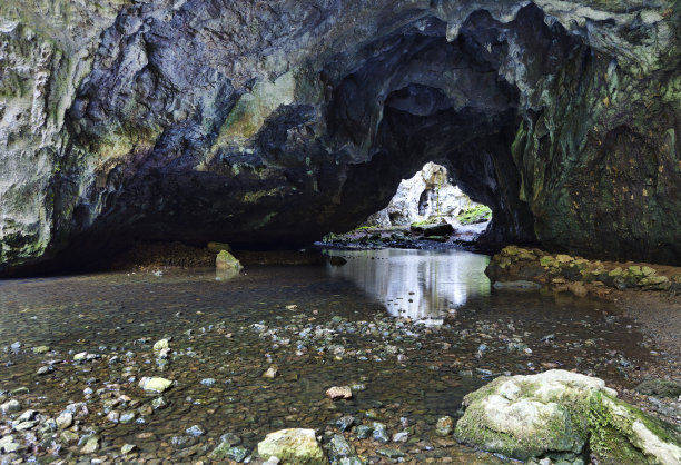 本溪景点排行_细数风景很好的旅游景点,乌鲁木齐天山大峡谷、本溪大石湖风景区自...