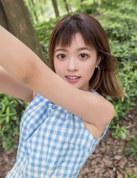 凌霄|《以家人之名》中的初恋脸美女，参加选秀出道，身世经历却很凄惨