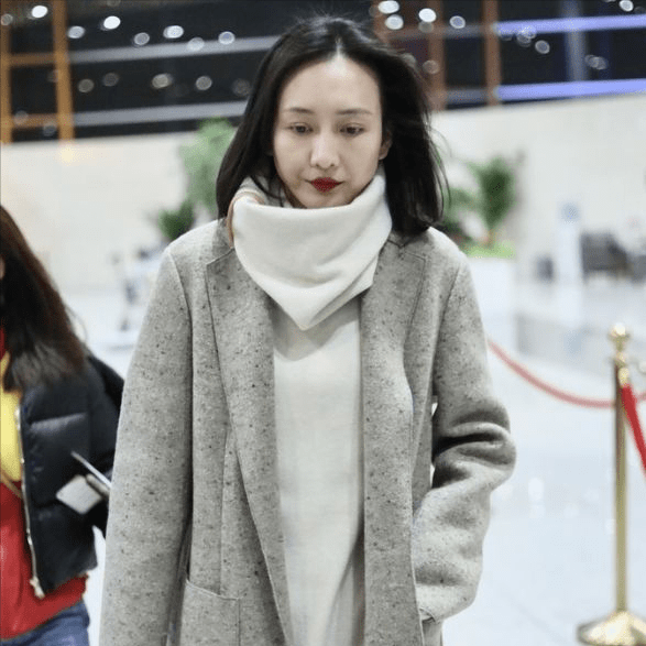 贵妇 王鸥不止贵妇气质让人服气，穿毛衣裙配过膝靴，小鸟腿也一绝