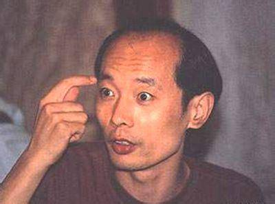 他被剧组推上飞机领奖,拒绝纽约时报采访只因下午要去买地板革_葛优