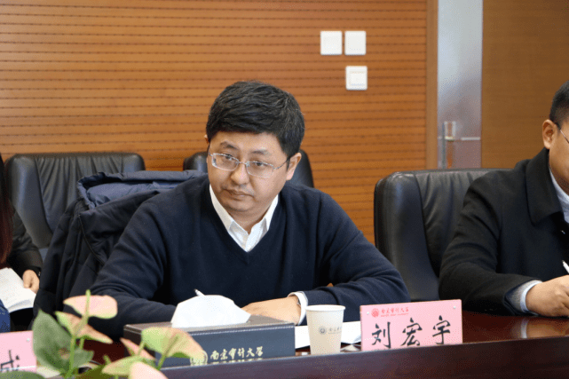 韩晓帆副检察长(右)为中心揭牌在与会嘉宾的共同见证下,南京审计大学