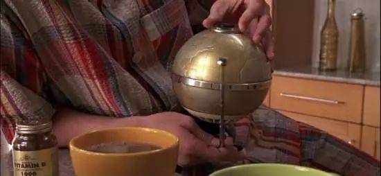 都藏|连角落里一个道具小瓶子都藏巨大信息，这8部电影细节严谨到变态