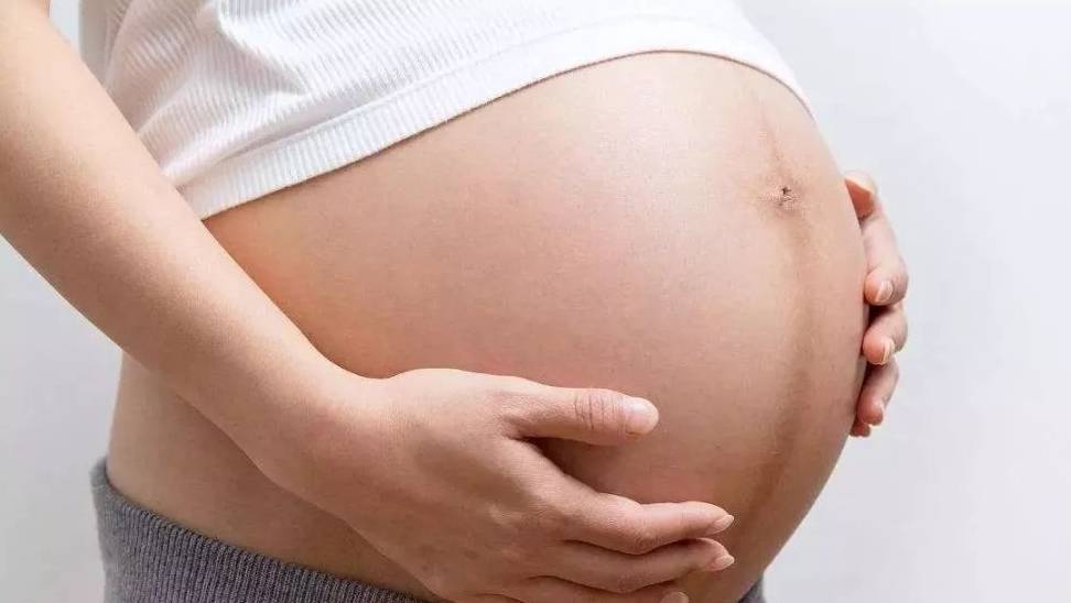 胎位|为了顺利顺产，孕妇每天爬楼梯上下，到了预产期后悔了