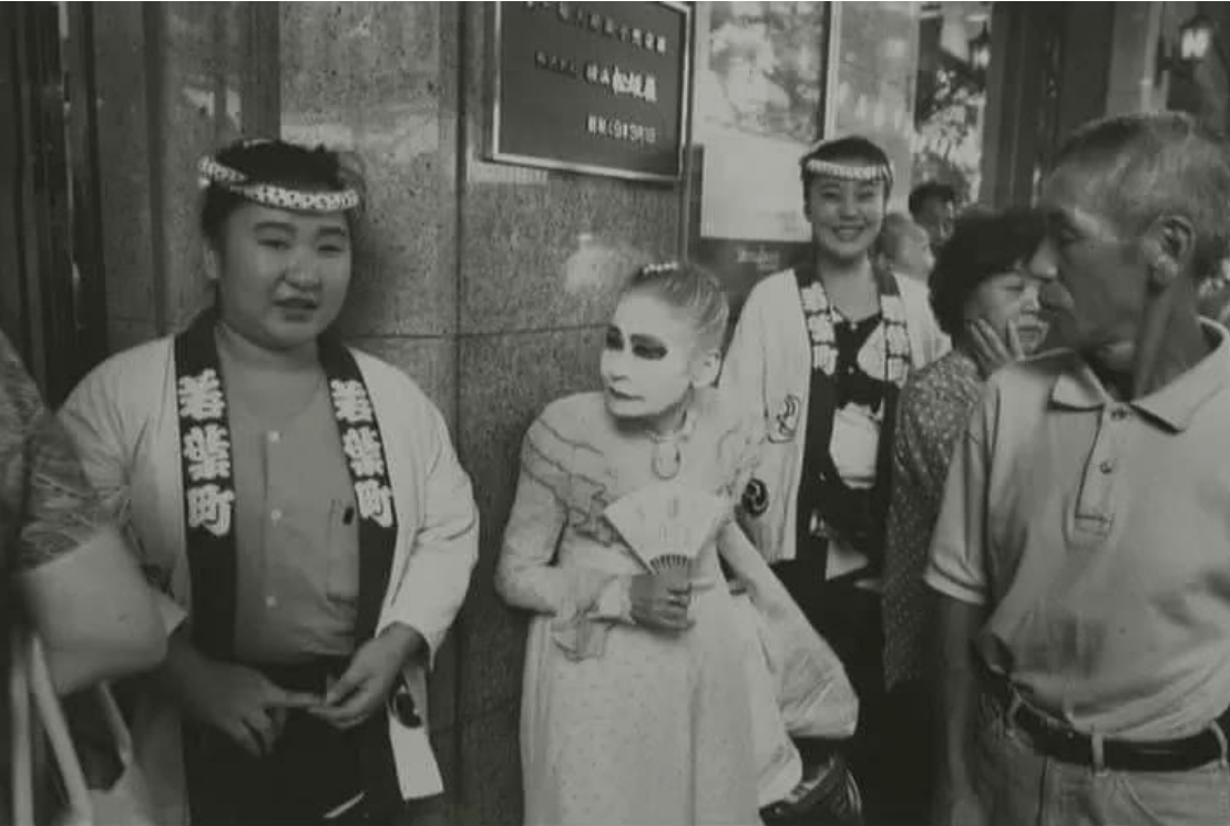 日本烟花女子74岁仍站街，街头60年一直拉客，却备受日本人尊重
