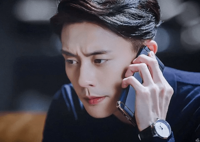 桃花自带“唇珠”的5位男星,有人面若桃花,有人邪魅挑逗,太迷人了