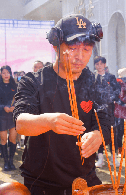 官宣|电影《她的爱情》官宣开机