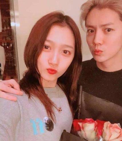 拍照怎么拍清晰近照 fdd610142e36425682dfb0604b970886.jpeg