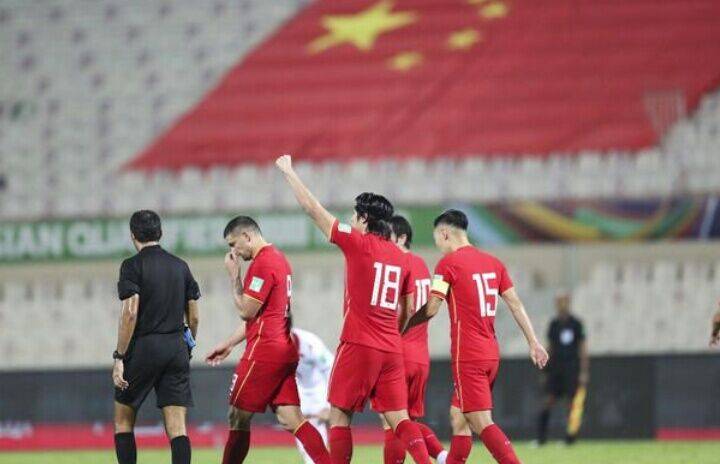 徐新|要凉了？裁判曝国足将重组，李铁首发阵将弃用，徐新归化或落选