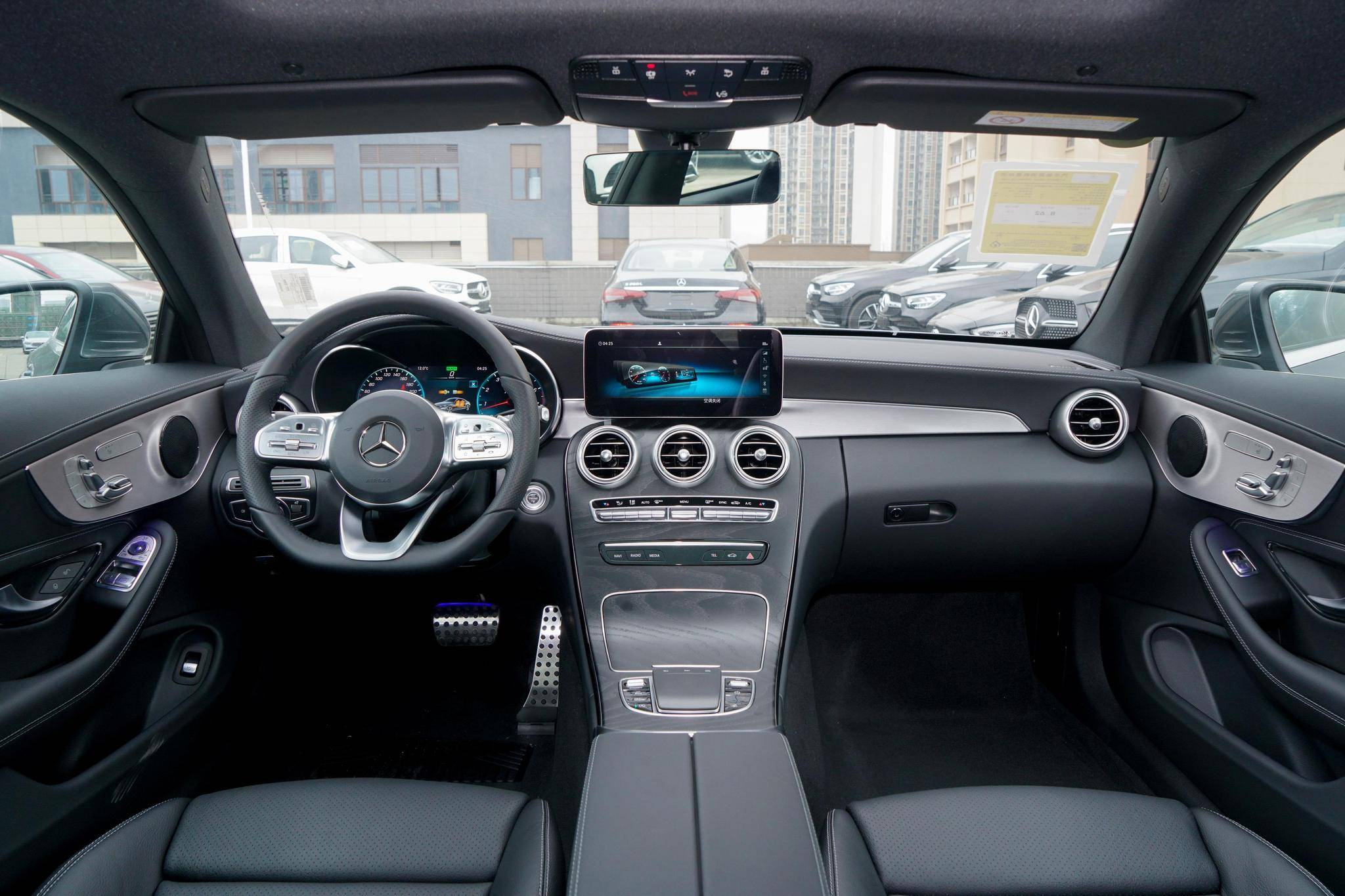 零百加速84s搭载15t发动机改款奔驰c级轿跑车上市