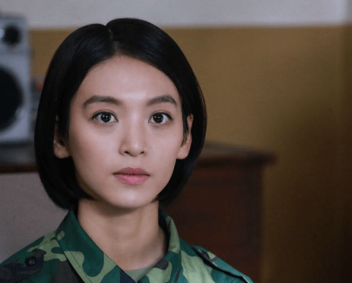 陈珊|冲高圆圆追《完美伴侣》，没想到被女三号“惊鸿一瞥”惊艳了