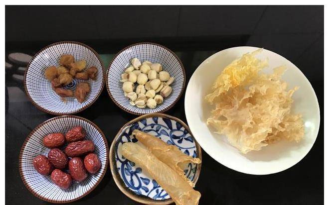 做法女人的天然补品，双重胶原蛋白，每天喝一碗，滋润肌肤，老得慢