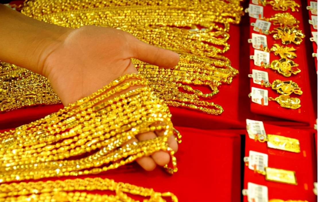 国际金价下跌为什么国内金店不降 3ca8c06689e34efabc5f4c447d8cee79.jpeg