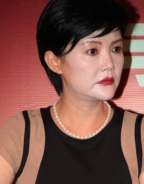 画眉女人过了50岁，化妆后看起来更脏更老？这些化妆误区你都避开了吗