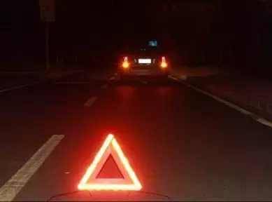 双闪灯是什么灯 0b6120cedaa34cce811e81fece3bb863.jpeg