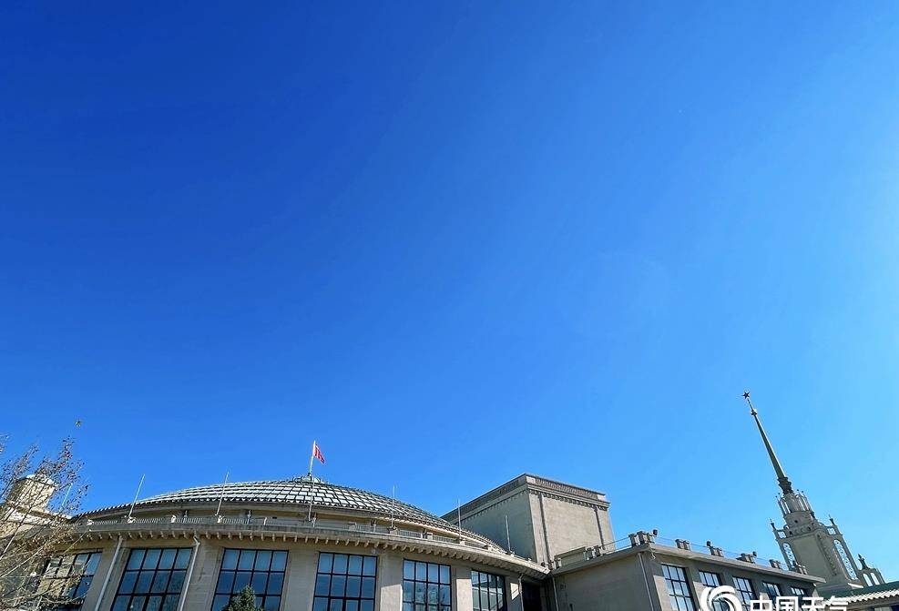 蓝天为幕 北京展览馆更显异域风情