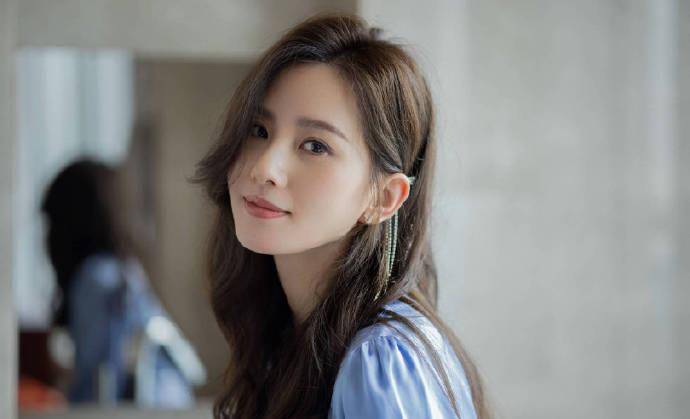 颜色 有一种美,叫刘诗诗穿衬衫!不用复杂颜色和配饰,靠气质取胜