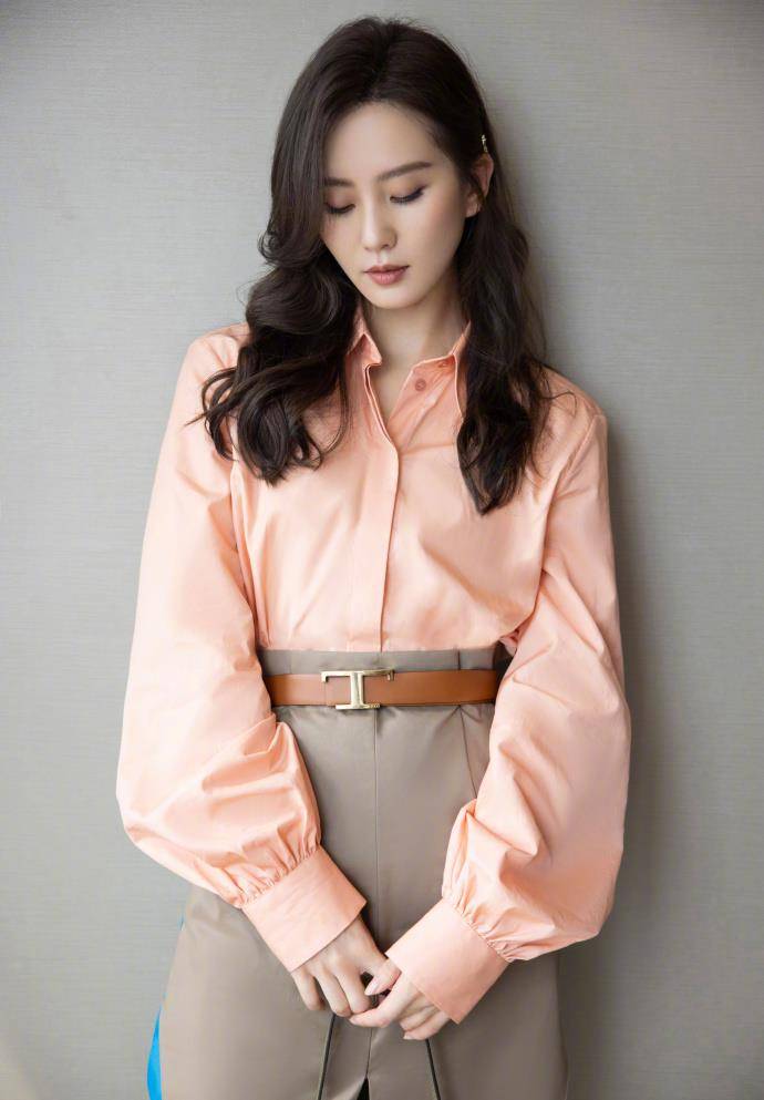 颜色 有一种美,叫刘诗诗穿衬衫!不用复杂颜色和配饰,靠气质取胜
