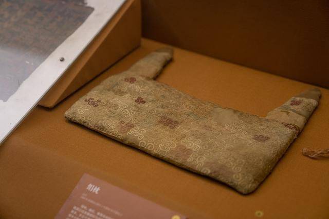 丝绸之路上有这么多漂亮的丝绢新疆的文物真是太美了