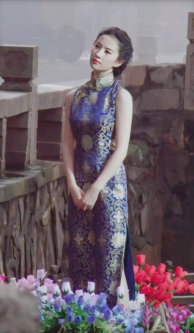 惊艳的女明星穿旗袍 062c6825dd364fbfba72e123d1e57596.jpeg