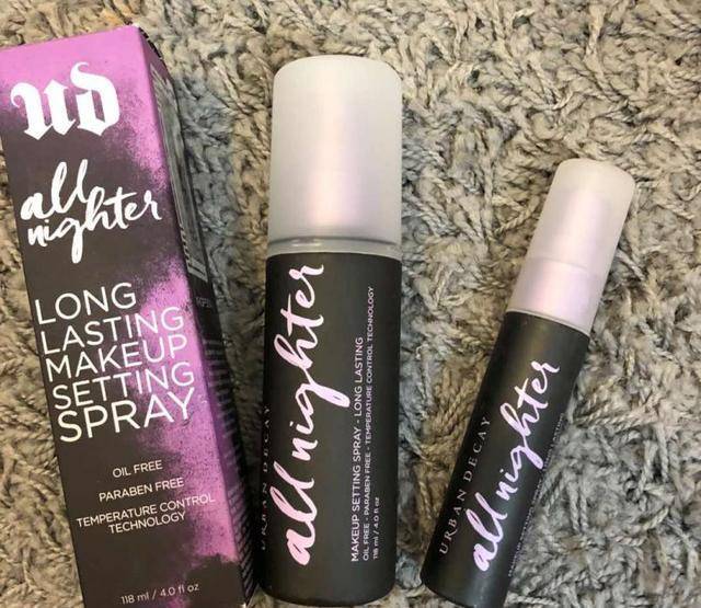 成膜定妆只能用散粉吗？不一定，选对定妆方法，妆面持久又干净