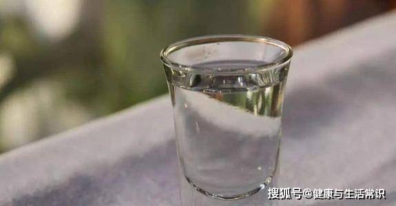 喝水时，一半凉水一半热水兑着喝，究竟会伤害身体吗？建议提前了解！