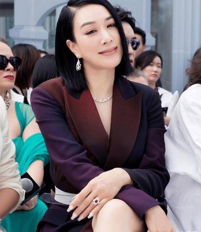 飞机场的女演员 62b217b6d01a4afc8dbcae413cb0d426.jpeg