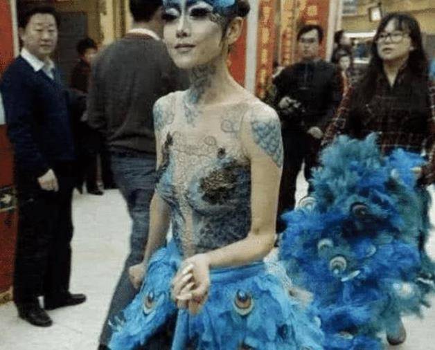 杨丽萍为了追求舞台效果更逼真衣服都是画的泛亚电竞舞姿优美！(图2)