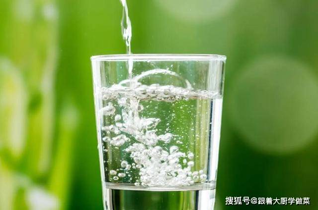 能量|医生建议：晨起忍着饿肚子，也请大家尽量少吃4种“早餐”