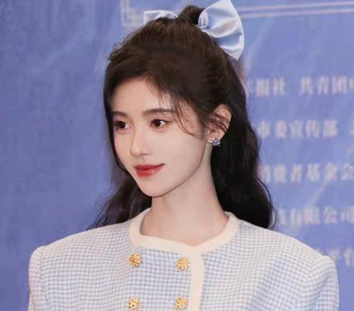 演技鞠婧祎陷整容争议？面部极不自然，发际线粉明显，网友直呼认不出