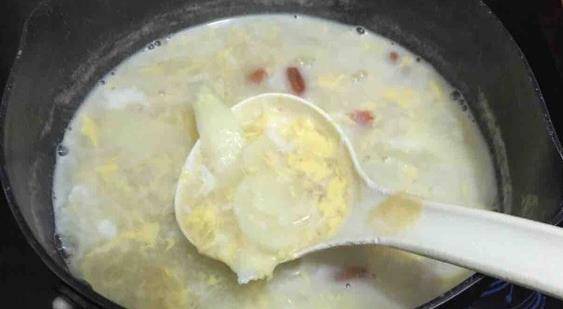 怎样做三鲜汤好吃又简单 8c531deda9cc4ff0b46e62d948baa8af.jpeg