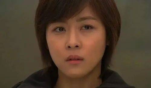 原创变色龙河智苑凭借大尺度一炮而红如今43岁仍然单身