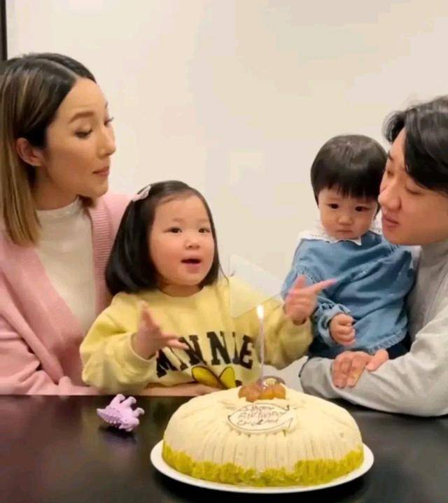 杨洋女朋友并写道：“1月17日（农历腊月初八）冯晓刚