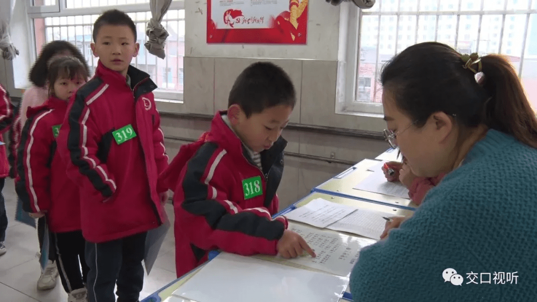 长方体|交口城关小学低年级学生迎来“双减”后第一个“花式闯关”期末考