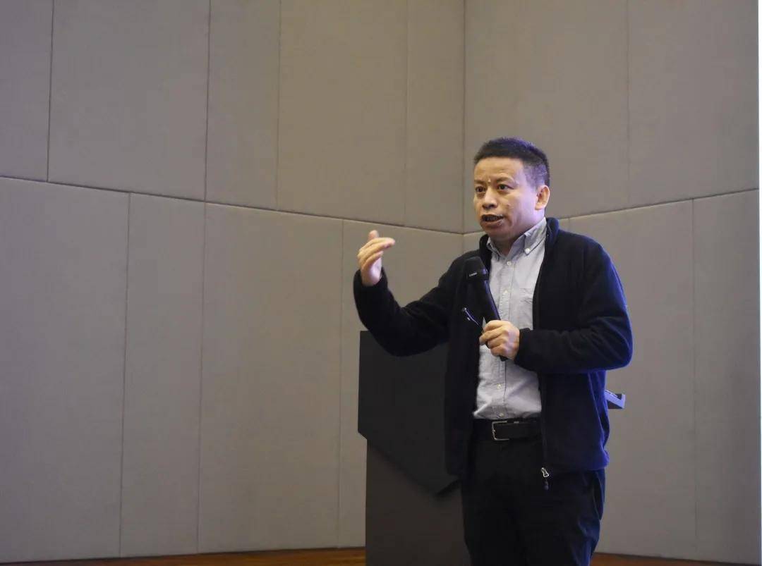 中国教育在线总编辑陈志文以《高考改革的进展与思考》为主题,向嘉宾