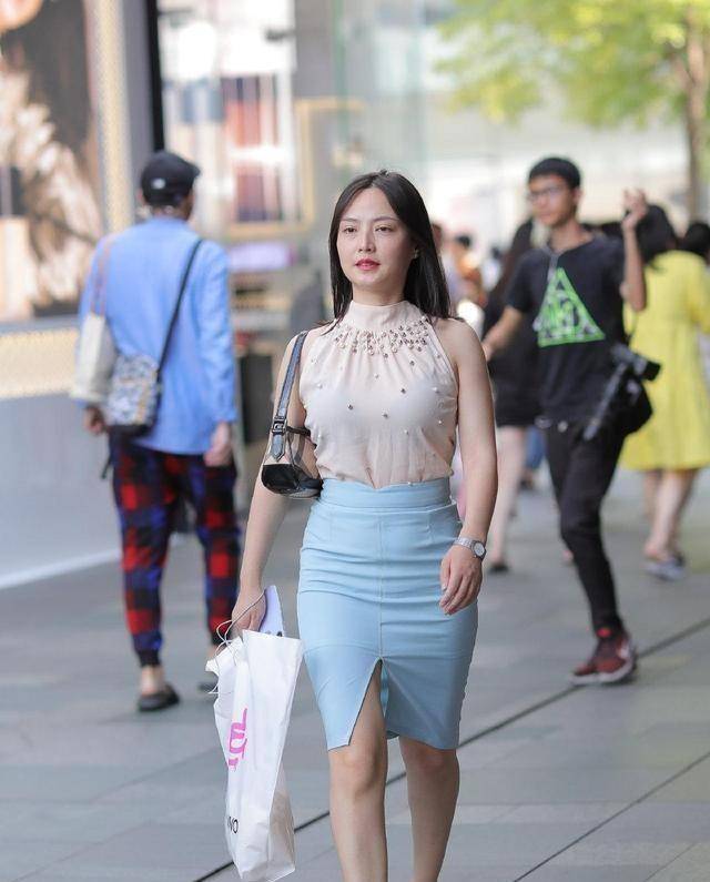 时尚包臀裙怎么搭配上衣 f5367c7d1c2541c9ae8eb373be33fca4.jpeg