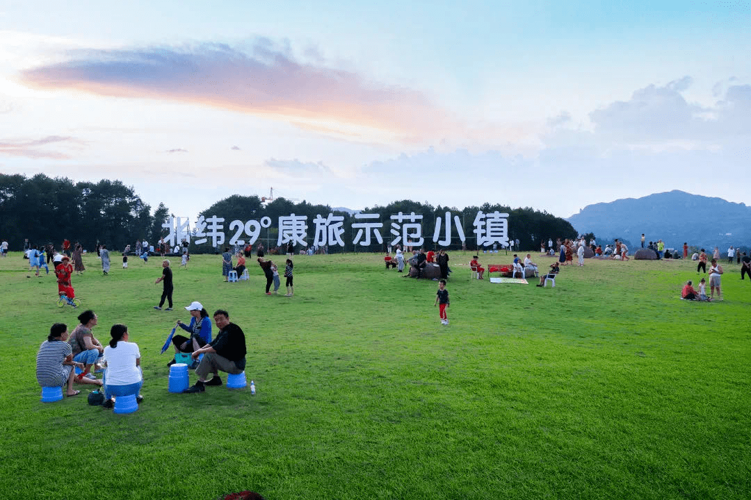 綦江北纬29康旅小镇冬游攻略游园会做花灯放烟花拔萝卜2022新年快乐