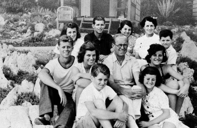 因为|肯尼迪家千金，出生即躲藏20年，又被父亲骗上手术台，彻底变傻