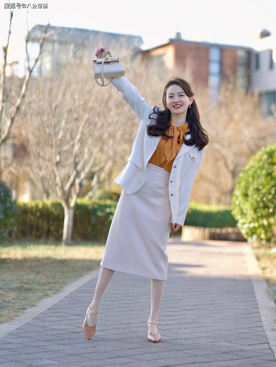 黑色 成熟女性不要乱穿衣,试试这些干练的“西装”搭配,时髦又有气场