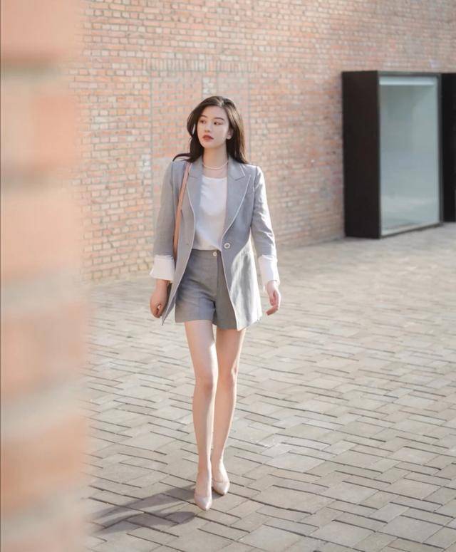 时尚西装短裤女外穿 8c59cf892e9f4a3b88c207b16deac5b1.jpeg