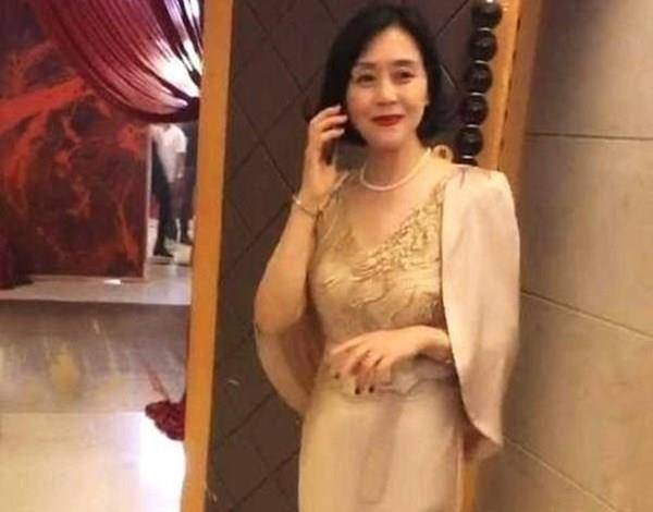 身材冻龄婆婆婚礼上走红，儿媳全程黑脸，儿子：到底谁结婚？
