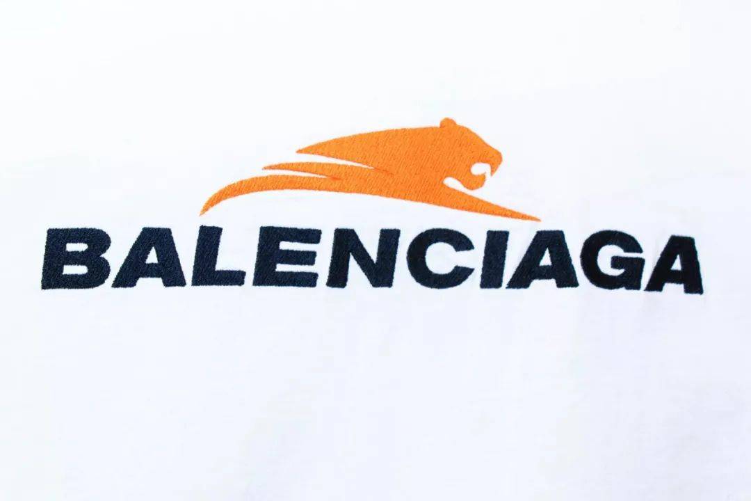 橙色虎年怎么穿才能赢？Balenciaga让你虎虎生威、“心想事橙”！