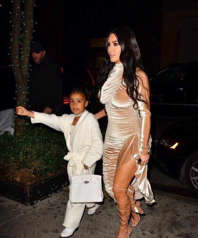 金卡戴珊晒美照 06c051f200e34f2baa7a2c12e9d8d75c.jpeg