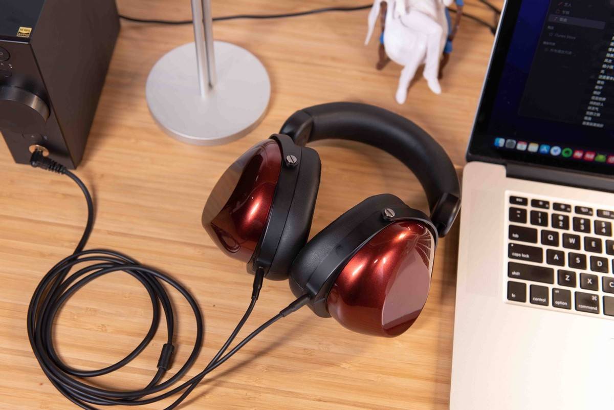 暖到心坎里的调校风格！HIFIMAN HE-R9拓扑振膜动圈耳机体验