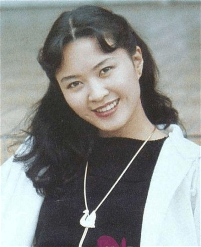 原创抛弃陈国星执意嫁给小10岁屠洪刚方舒如今的结局该怪谁呢