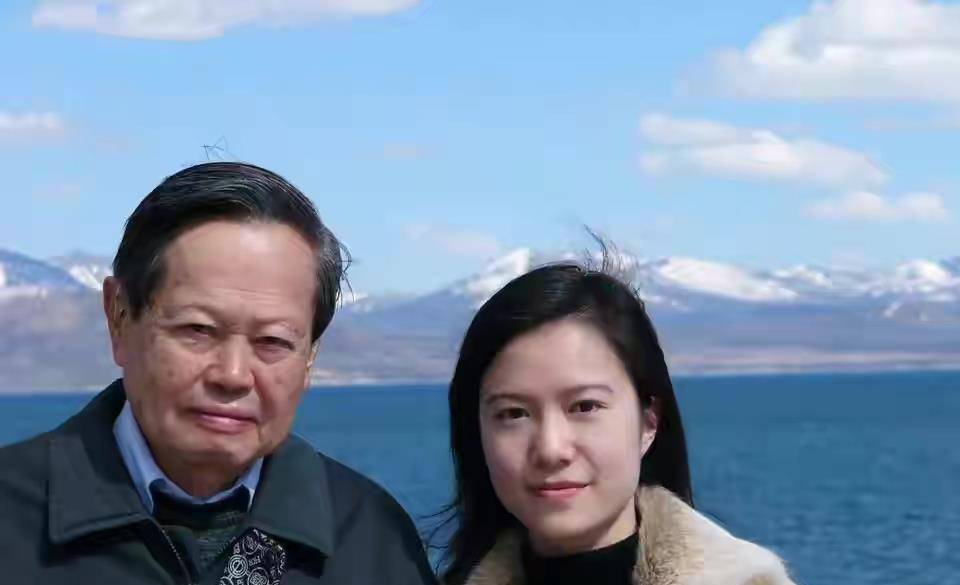 原创             一天，28岁的翁帆对82岁的杨振宁说：杨大头，我要嫁给你！