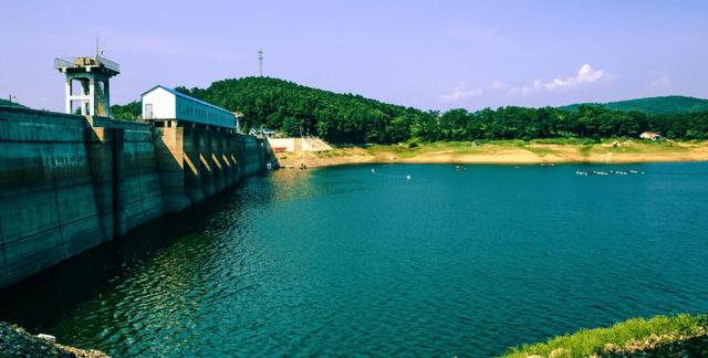 四川一风景区，占地13平方公里，分为5大区域，前身是一座水库