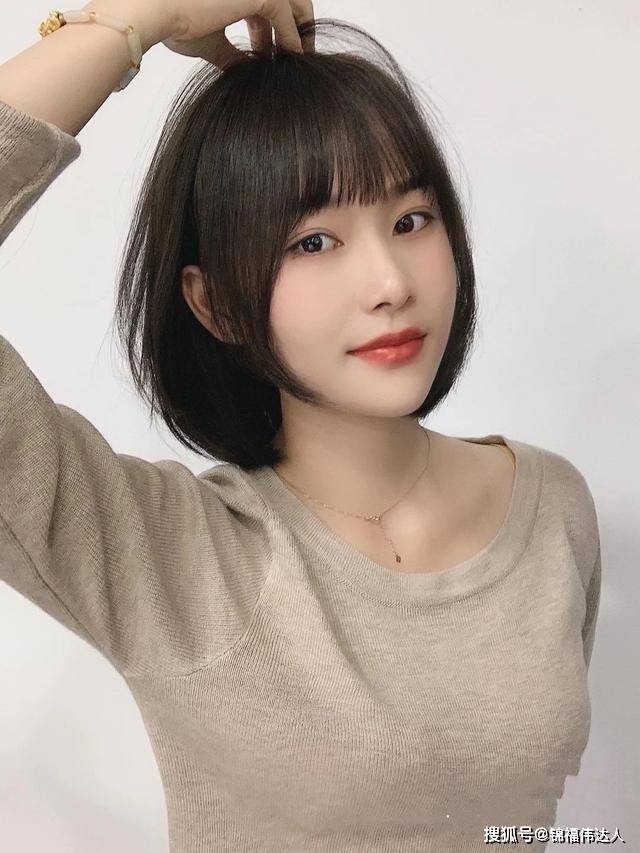 发型留长发的过程中怎么处理发型？试试这样做，调皮又甜美